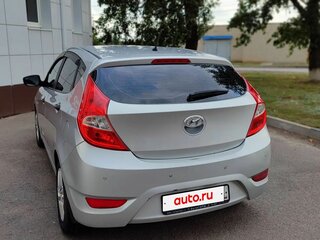 2013 Hyundai Solaris I, серебристый, 610000 рублей, вид 3