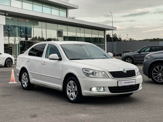 2012 Skoda Octavia II (A5) Рестайлинг, белый, 459000 рублей, вид 3