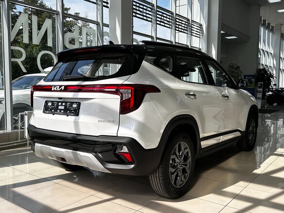 2026 Kia Seltos I Рестайлинг, белый, 2720000 рублей - вид 4