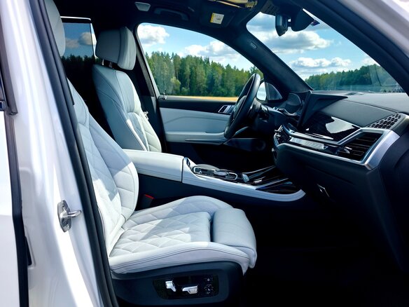 2024 BMW X7 40i I (G07) Рестайлинг, белый, 9900000 рублей - вид 12