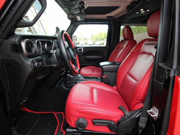 2020 Jeep Wrangler IV (JL), чёрный, 4995000 рублей - вид 11