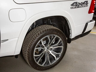 2026 Ram 1500 Crew Cab V Рестайлинг, белый, 12058000 рублей, вид 5