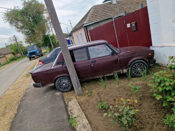 2006 Lada (ВАЗ) 2107, пурпурный, 170000 рублей - вид 4