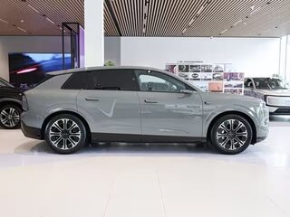 2026 Audi E7X, серый, 8000206 рублей, вид 2