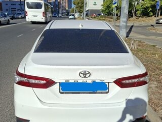 2018 Toyota Camry VIII (XV70), белый, 2600000 рублей, вид 3