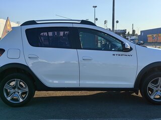 2021 Renault Sandero Stepway II Рестайлинг, белый, 1400000 рублей, вид 4