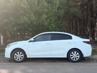 2018 Kia Rio IV, белый, 1400000 рублей, вид 4