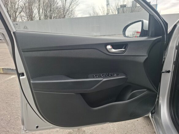 2020 Hyundai Solaris II, серебристый, 1550000 рублей - вид 18