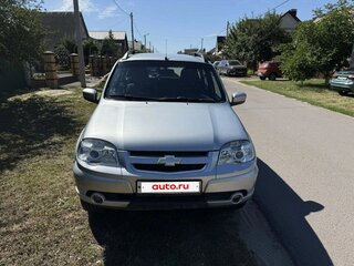 2015 Chevrolet Niva I Рестайлинг, серебристый, 750000 рублей, вид 1