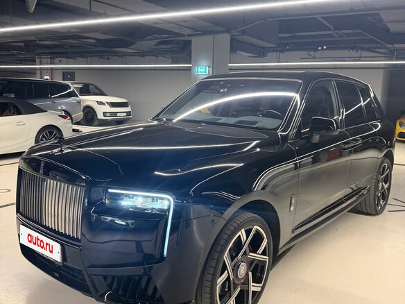2022 Rolls-Royce Cullinan Black Badge I (Series I), чёрный, 32990000 рублей