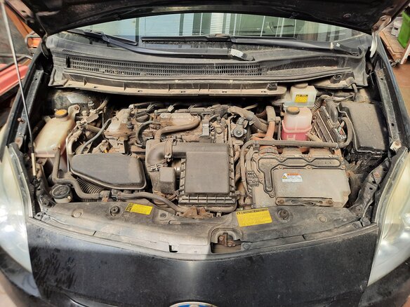 2010 Toyota Prius III (XW30), чёрный, 1100000 рублей - вид 14