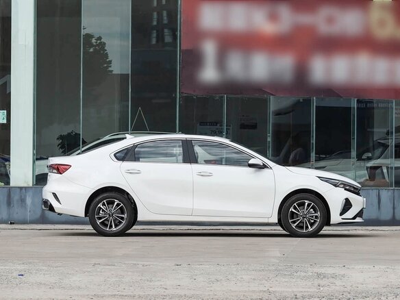 2026 Kia K3 II (China Market) Рестайлинг, белый - вид 8