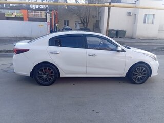 2017 Kia Rio IV, белый, 690000 рублей, вид 5