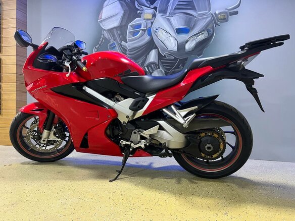 2015 Honda VFR 800, красный, 745000 рублей - вид 8