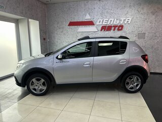 2021 Renault Sandero Stepway II Рестайлинг, серебристый, 1299000 рублей, вид 2