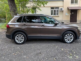 2018 Volkswagen Tiguan II, коричневый, 2100000 рублей, вид 5