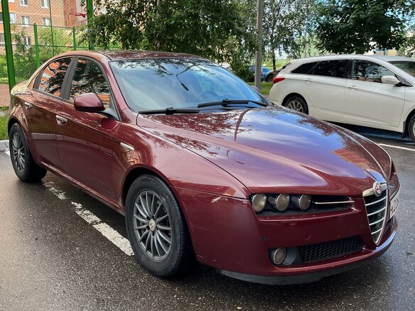2008 Alfa Romeo 159, пурпурный - вид 1