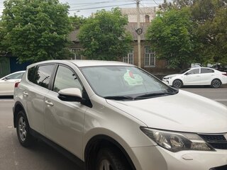 2015 Toyota RAV4 IV (XA40) Рестайлинг, белый, 1950000 рублей, вид 4
