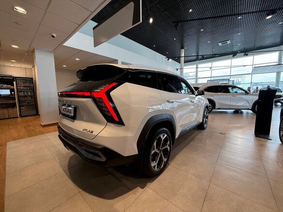 2026 Geely Atlas II, белый, 3909990 рублей - вид 7
