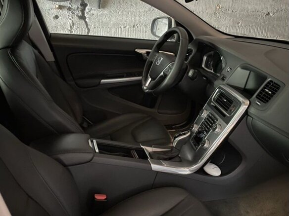 2018 Volvo S60 II Рестайлинг, белый, 2000000 рублей - вид 7
