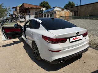 2019 Kia Optima IV Рестайлинг, белый, 1860000 рублей, вид 3
