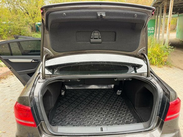2012 Volkswagen Passat B7, коричневый - вид 9