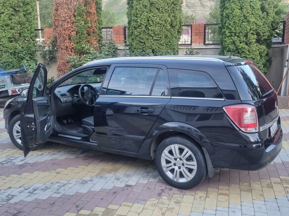 2010 Opel Astra H Рестайлинг, чёрный, 550000 рублей - вид 3