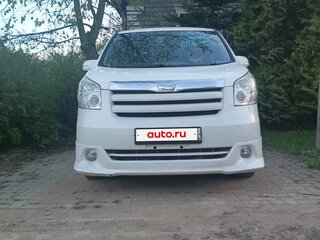 2008 Toyota Noah II (R70), белый, 850000 рублей, вид 1