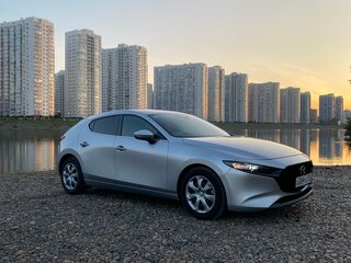 2021 Mazda 3 IV (BP), серебристый, 1400000 рублей, вид 4