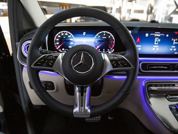 2026 Mercedes-Benz V-Класс 300 d экстра длинный III (W447) Рестайлинг 2, чёрный - вид 14