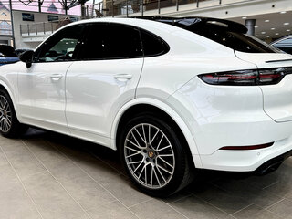 2020 Porsche Cayenne Coupé III, белый, 7500000 рублей, вид 3