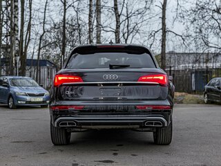 2023 Audi Q5 L 40 TFSI II (FY) Рестайлинг, чёрный, 4220000 рублей, вид 4