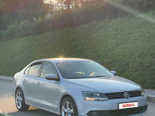 2011 Volkswagen Jetta VI, серебристый, 850000 рублей, вид 3