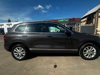 2011 Volkswagen Touareg II, серый, 1670000 рублей, вид 2