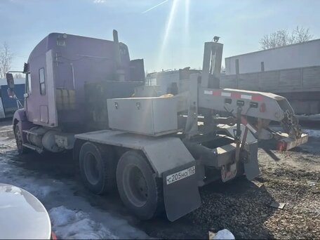 2003 Freightliner Columbia, красный, 2000000 рублей, вид 2