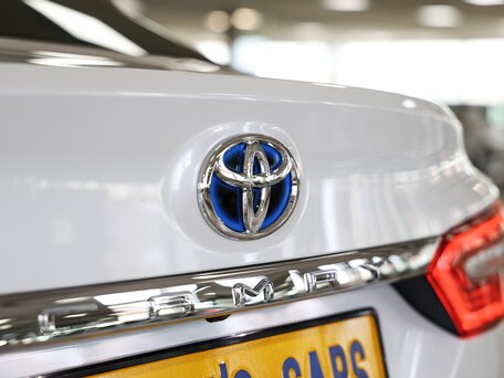 2022 Toyota Camry VIII (XV70) Рестайлинг, белый, 3950000 рублей, вид 5