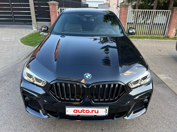 2022 BMW X6 40d III (G06), чёрный, 6550000 рублей - вид 2