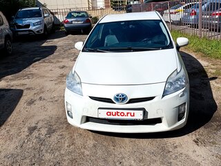 2010 Toyota Prius III (XW30), белый, 800000 рублей, вид 2