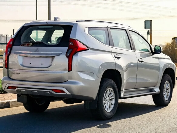 2023 Mitsubishi Pajero Sport III Рестайлинг, серебристый - вид 3