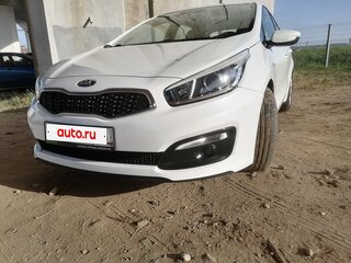2017 Kia Ceed II Рестайлинг, белый, 1600000 рублей, вид 2