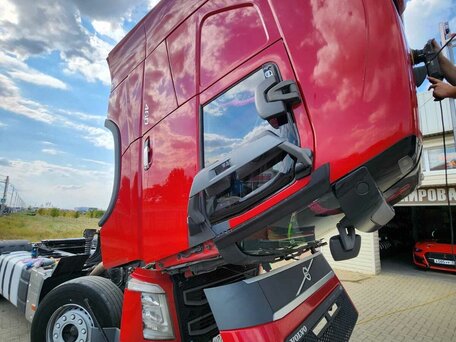 2017 Volvo FH, красный, 6700000 рублей, вид 2