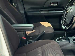 2015 Toyota Aqua I Рестайлинг, белый, 930000 рублей, вид 5