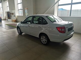 2026 Lada (ВАЗ) Granta I Рестайлинг, белый, 987000 рублей, вид 3