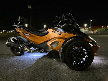 2011 BRP Can-Am Spyder, оранжевый, 1100000 рублей, вид 5