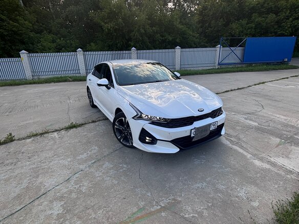 2021 Kia K5 III, жёлтый, 1799000 рублей - вид 1