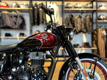 2026 Royal Enfield Classic 350, чёрный, 546000 рублей, вид 2