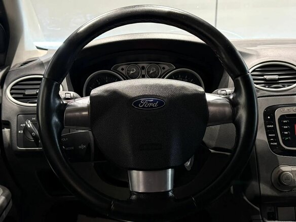 2010 Ford Focus II Рестайлинг, чёрный - вид 13