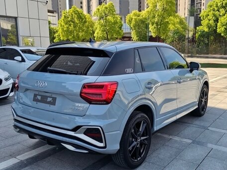 2022 Audi Q2 L 35 TFSI I Рестайлинг, серебристый, 1950070 рублей, вид 3