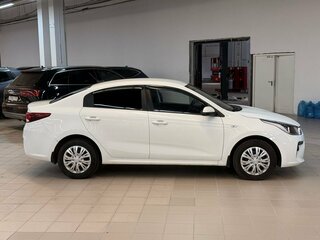 2018 Kia Rio IV, белый, 999000 рублей, вид 4