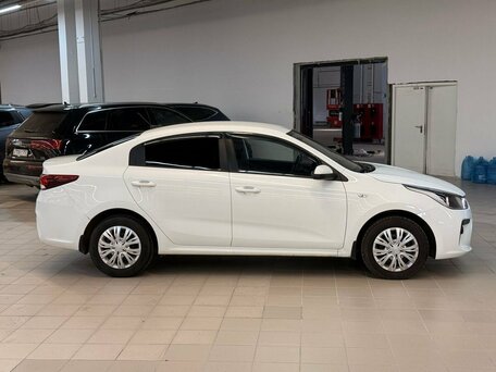 2018 Kia Rio IV, белый, 999000 рублей, вид 4